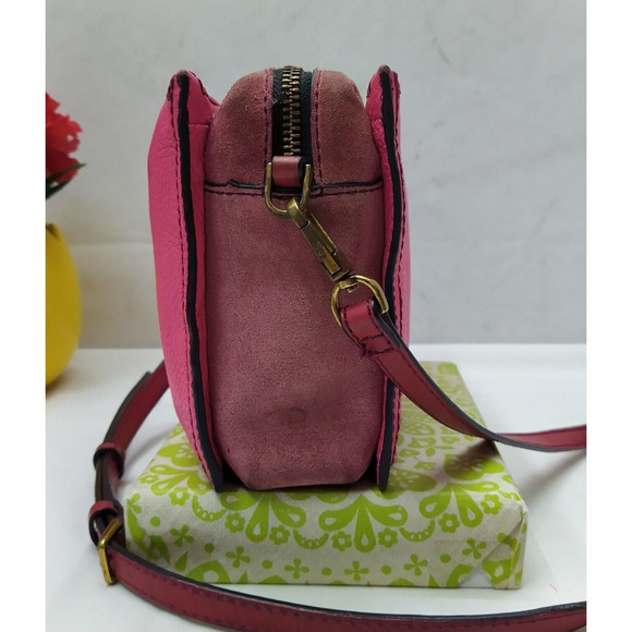 Fossil Pink Pebbled Leather Zipper Pockets Crossbody Bag - Picture 3 of 16